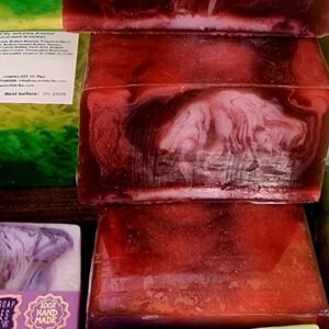 Vyšnių kauliuko rankų darbo sveriamas muilas 100 g. muilas
